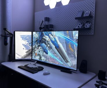 Went back to having a second monitor. Battlestation finally complete.