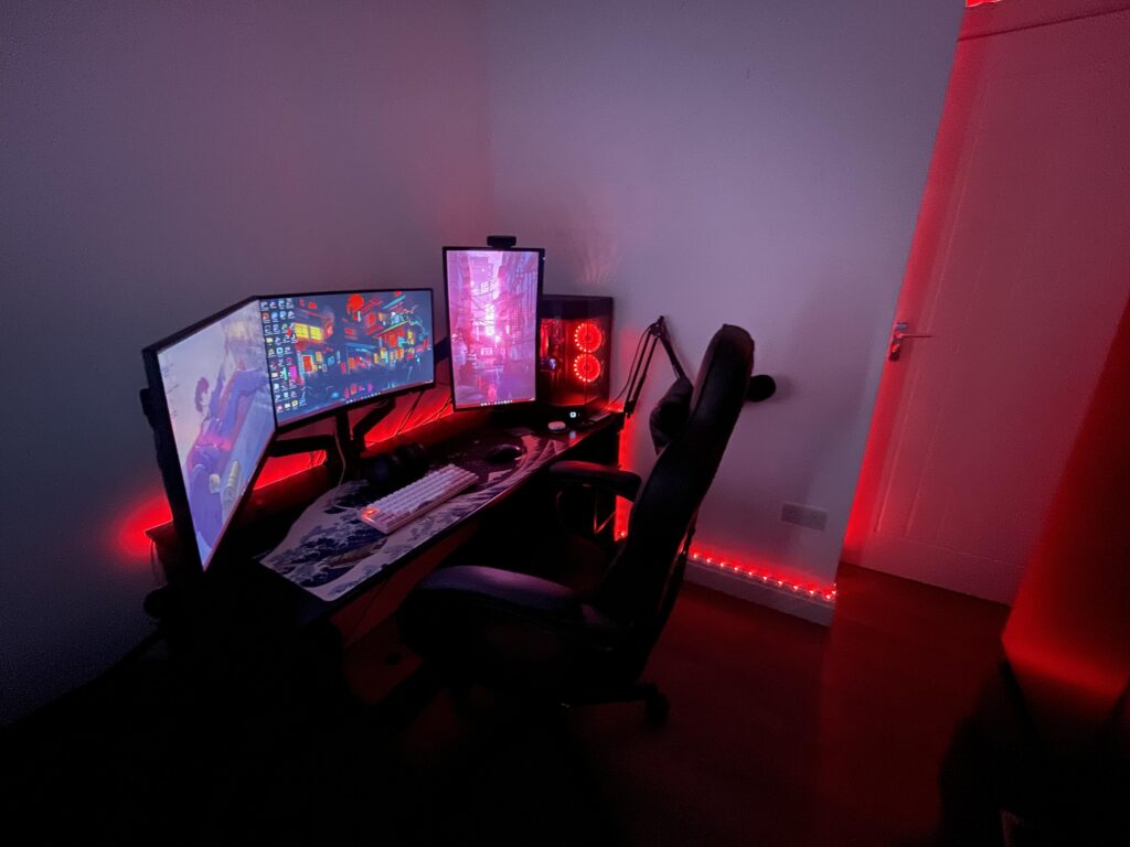 Moved out of my parents for uni and got my setup wedged into the tiny room