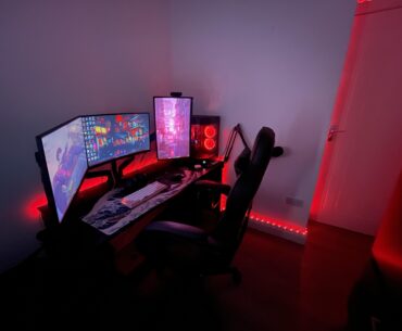Moved out of my parents for uni and got my setup wedged into the tiny room