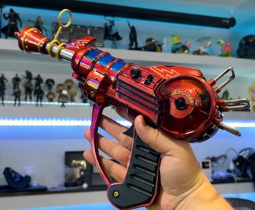 Unboxing the OFFICIAL $600 Ray Gun Replica