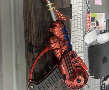 Ray Gun Statue arrived... its... big...