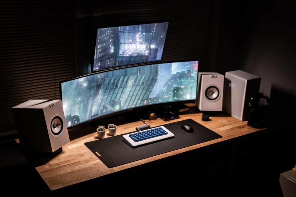 Just finished setting up my new desk and here it is