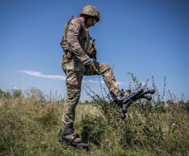 Ukrainian sapper with "spider boots".