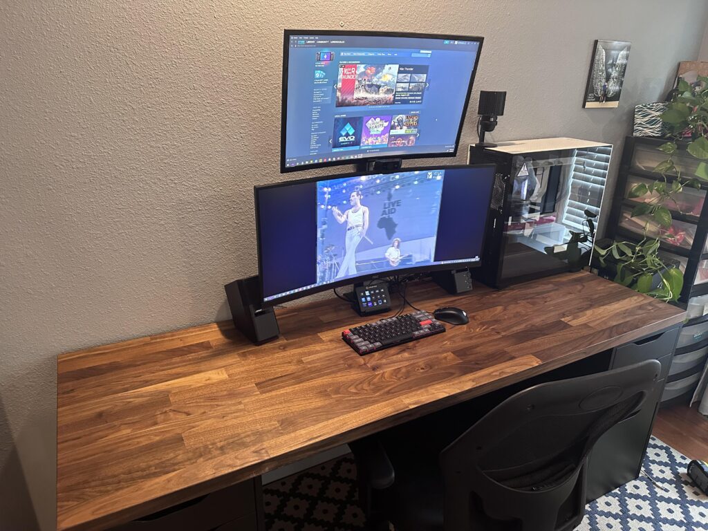 Losing my office for a baby room, so I moved to the bedroom and got a new desk (IKEA Karlby). Losing my office for a baby room, so I moved to the bedroom and got a new desk (IKEA Karlby).