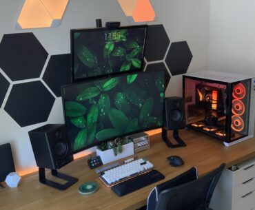 Need some good solutions for speaker stands and a desk pad!