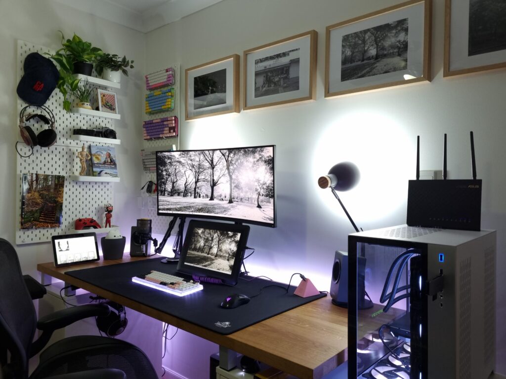 I've always dreamed of having a study like this and honestly I can't thank my fiance enough. She let me do whatever I wanted in the study when we bought our house. I now love chilling in the room so much more now. She's the real mvp!