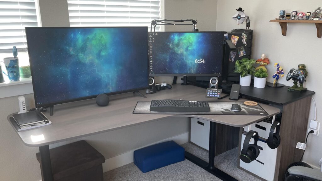 Upgraded to a new desk, finally have a setup I’m proud to show off.