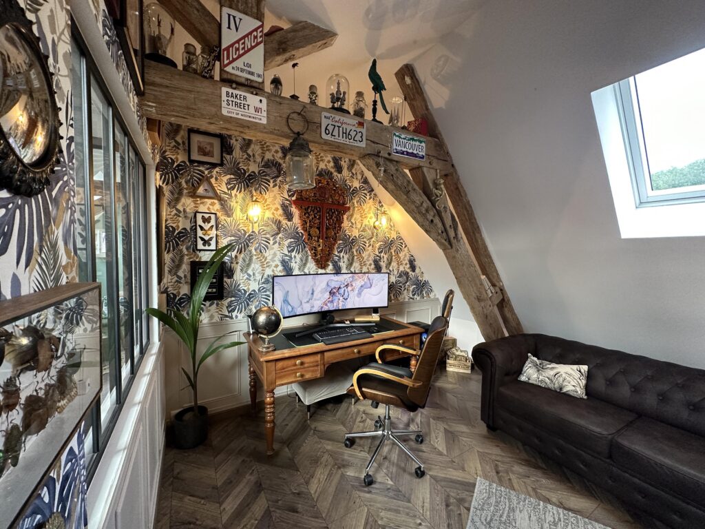 Cosy office/battle station