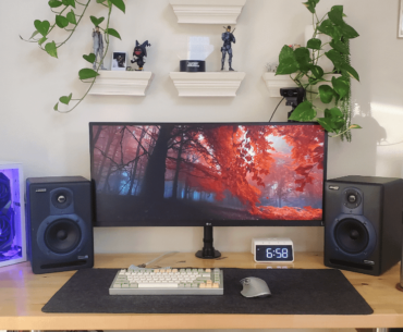 I got some new speakers so desk rearranging is in order, but I can't figure out how to make this look right. PC on floor with floor riser maybe? 🤔
