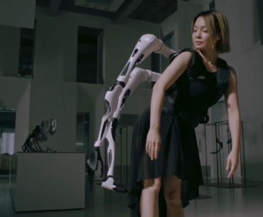 JIZAI ARMS Turns Humans Into 'Cyborgs' With 6 Robotic Arms