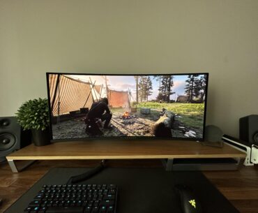 Debating to keep my OLED monitor or to not…