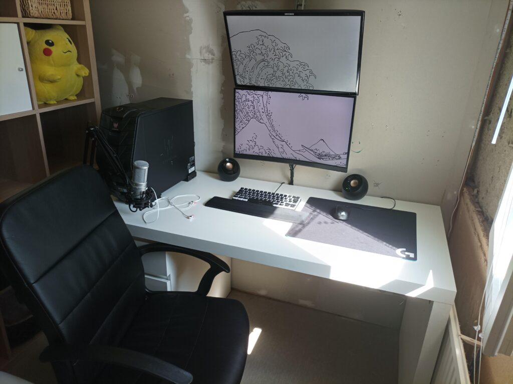 i bought speakers and mounted my secondary monitor