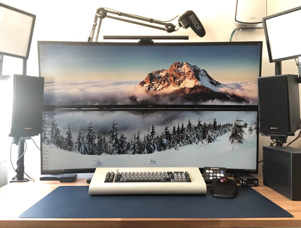 I wanted to share my set up and keyboard :)