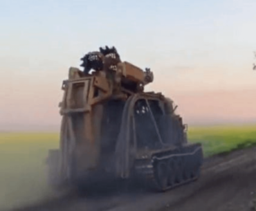 Ukrainian army BTM-3, super trench digger!