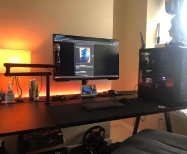I'm feeling all this pride and no way to let it out. My beloved, average battlestation 🤗