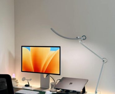 What monitor, keyboard and mouse is this?