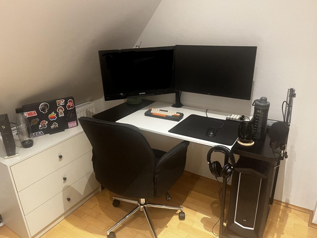 Just moved out and finally got an actual desk. Any ideas to improve are welcome