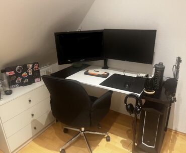 Just moved out and finally got an actual desk. Any ideas to improve are welcome