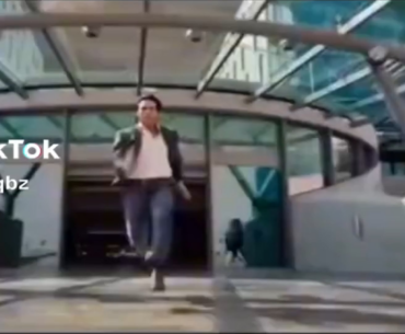 POV: you're racing to the final heli in DMZ when the gas is closing in