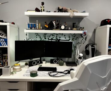 UPDATE from last post: I basically inverted my setup to allow for a pc on the right!