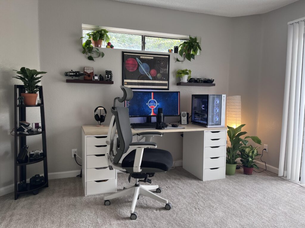 Finally settled in at our new place and got a whole room to myself.