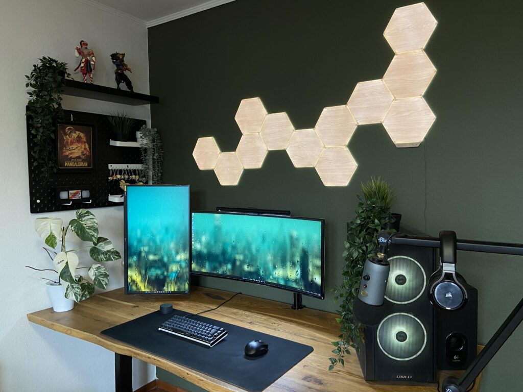 My internet went out for a week, so I used the free time to change up my setup, just a little bit. Thoughts?