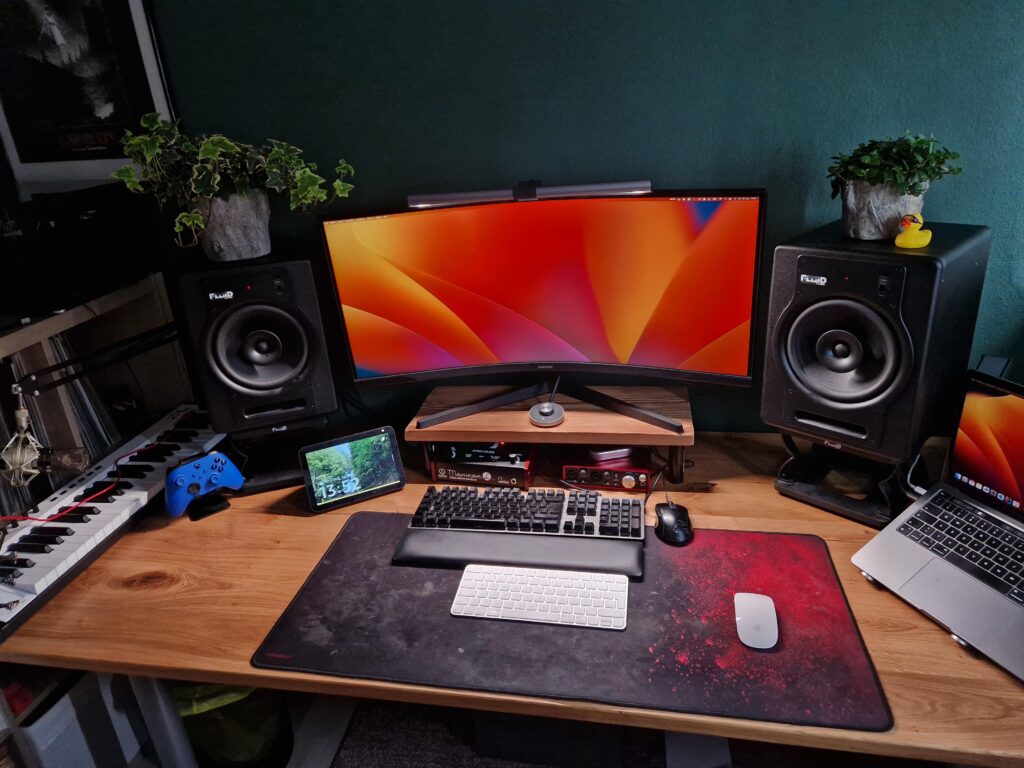 My HO, Music and Gaming Battlestation