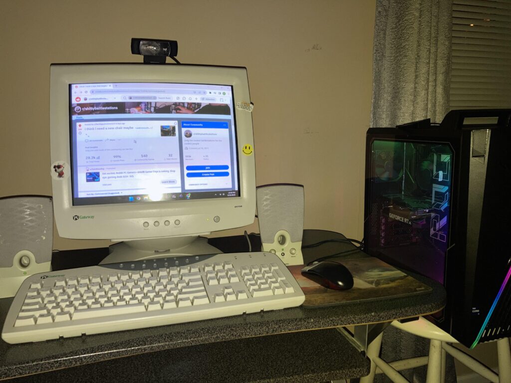 i got rid of my flatscreen monitor i think this looks better