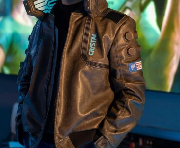 Wife got me this jacket for my birthday! The collar lights up neon blue.