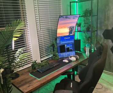 If my ultra-wide is vertical I can fit one or two small monitors “26 inch” but if I have it horizontal it takes up too much room. Thoughts?