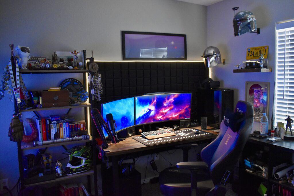 Battlestation Update, added a bit of lighting and some nice speakers. Still feel i'm missing something.