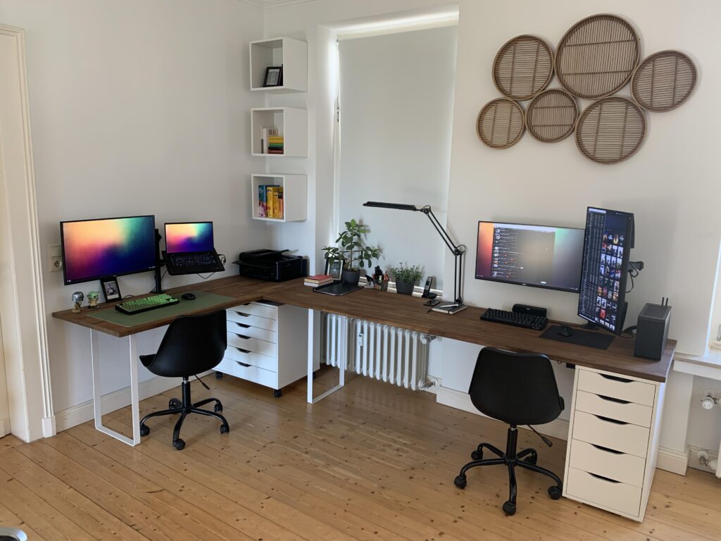 Recently finished. Home office on the left, battlestation on the right.