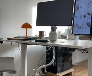 Hey! I’ happy with my setup, just hate my cables. What’s the best way of cleaning them up? Thanks 🙏🏻