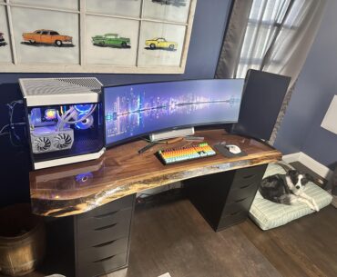 Live Edge Battle Desk