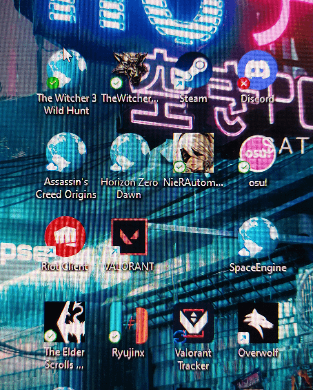 Why some desktop icons became like this? FPSHUB