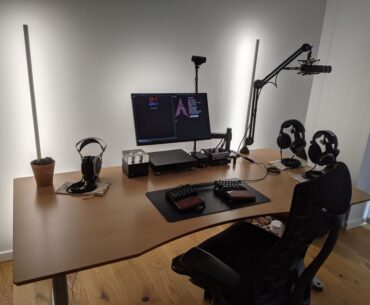 My friend's home office setup - do you think he has room for another amp?