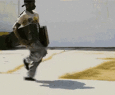 When I find someone's load out weapon and I'm to broke to buy battle pass