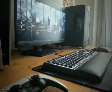 Setup, I'm going to color my desk either balck or white
