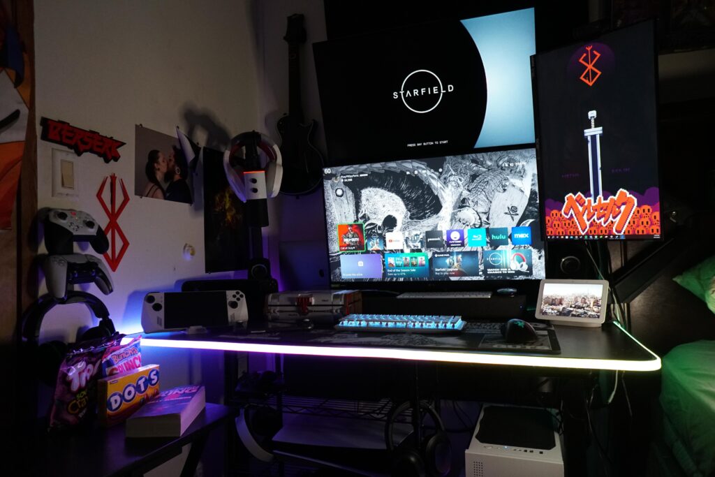 Finally decided to getting around to showing my battlestation. What's everyone playing this weekend? Luckily I have a 4 day weekend that I can enjoy Starfield!