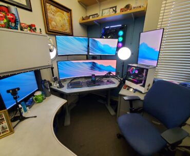 Ryzen 9 7950x with 49" G9 OLED primary computer. Ryzen 7 with dual 27 center top, dual 24 sides secondary streaming pc.
