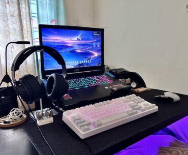 Broke my ankle a few weeks ago, so now this is my on-the-bed table setup for the next few months!