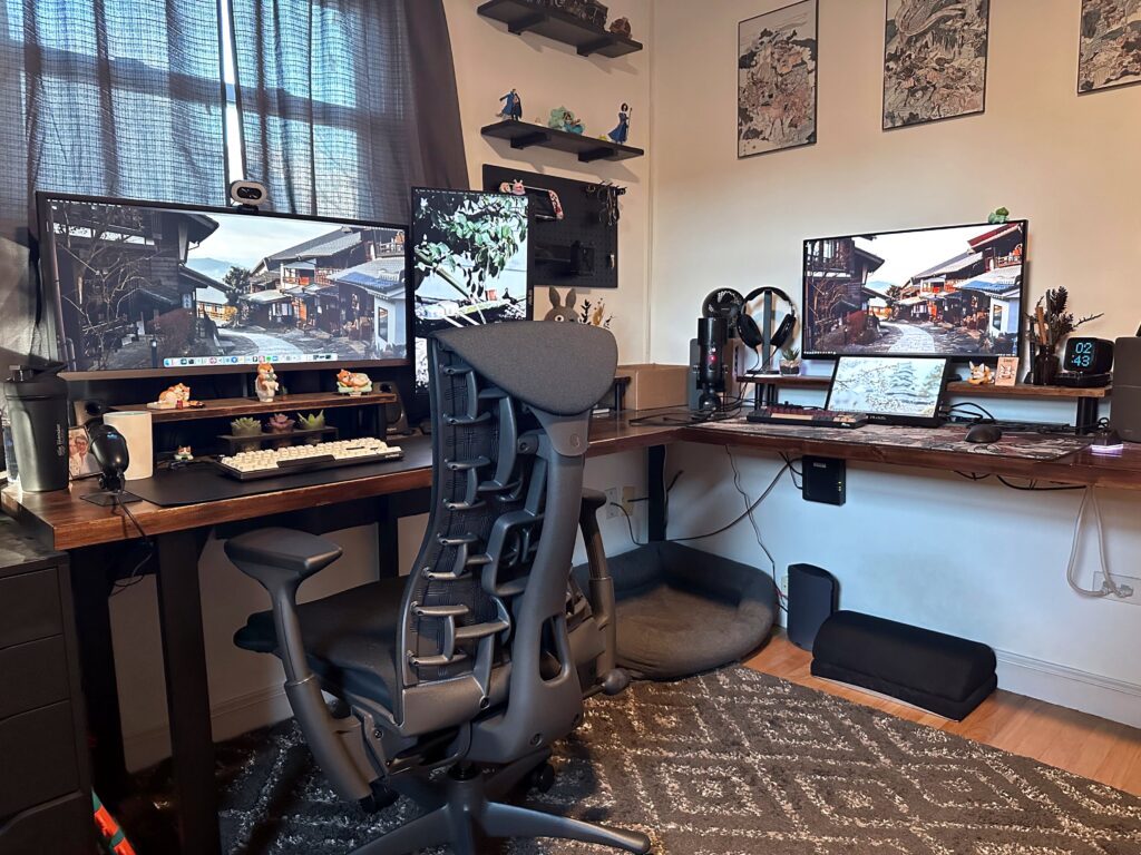 Just got the Embody and I’m loving it! Workstation on the left, battlestation on the right.