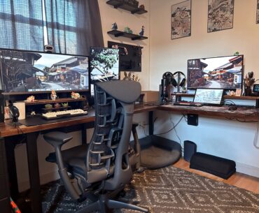 Just got the Embody and I’m loving it! Workstation on the left, battlestation on the right.