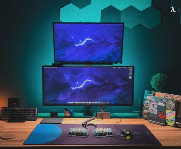 Stacked monitor mount