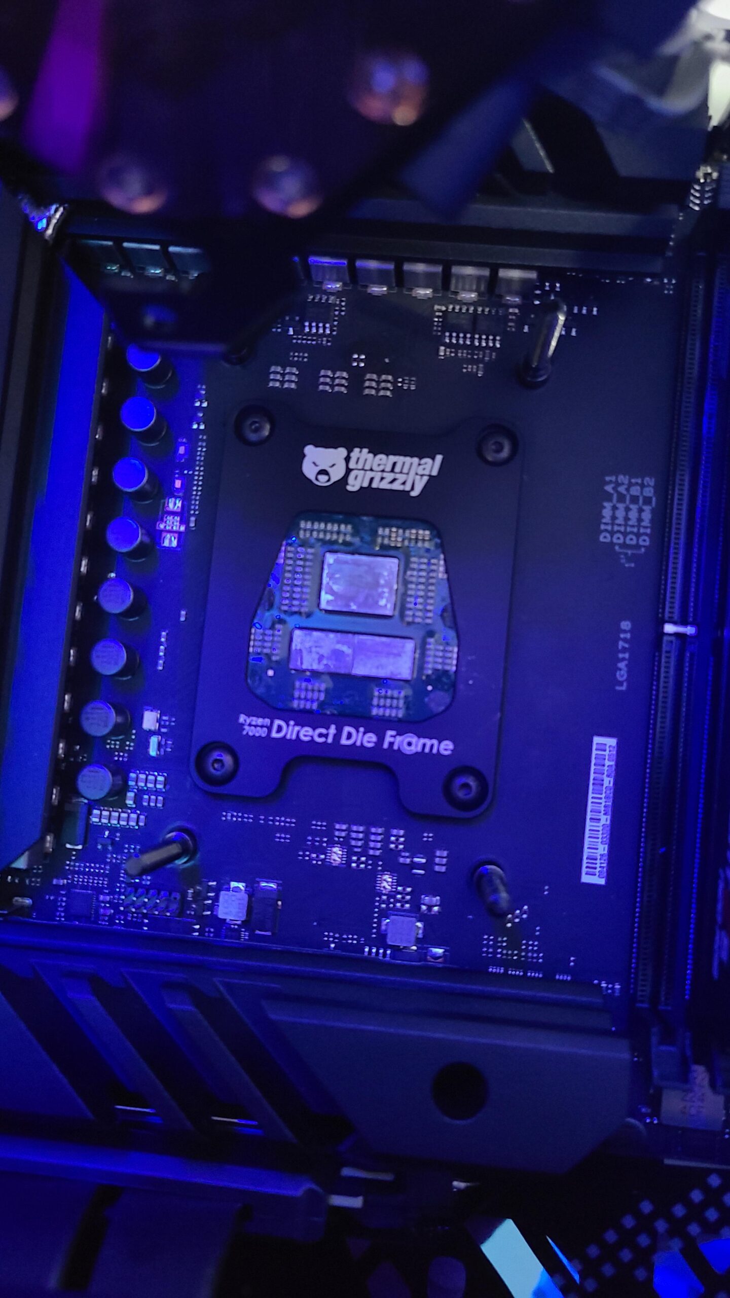 Delidded 7950X3D with an iron and dental floss. Mounted on 360 AIO Delidded 7950X3D with an iron and dental floss. Mounted on 360 AIO