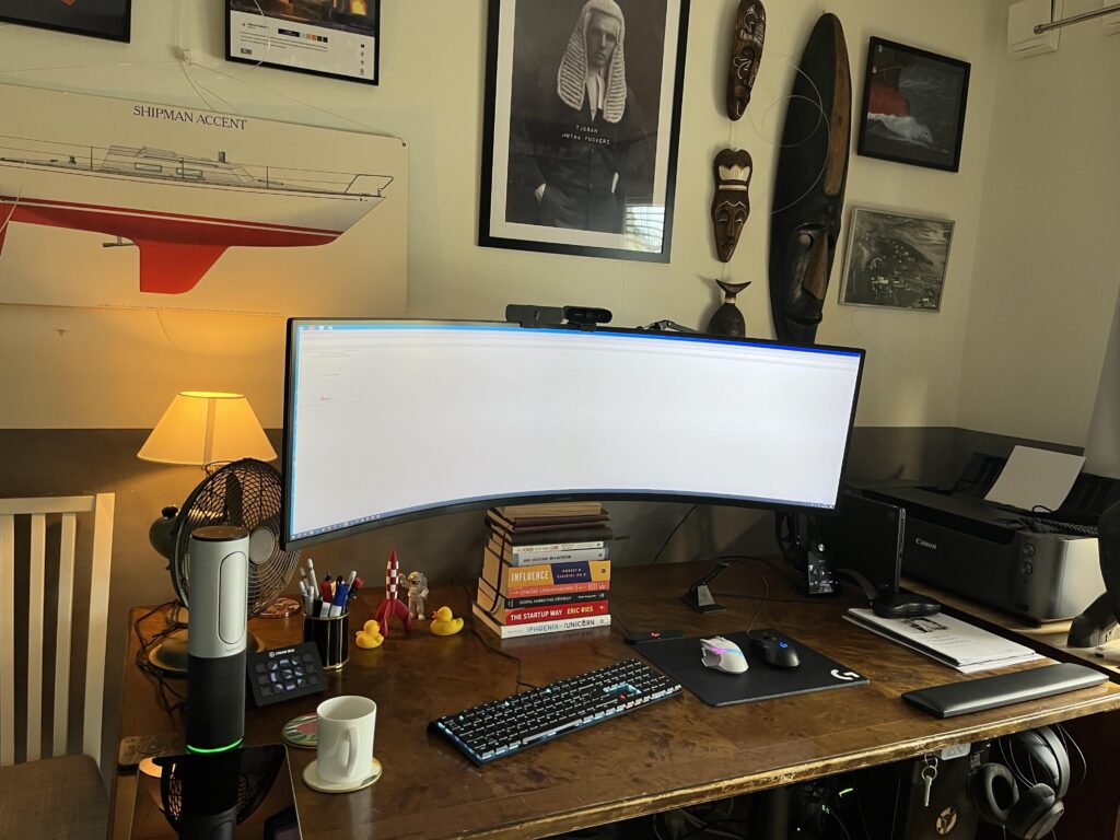 Slightly neglected home-office/dad-gaming-corner 🤓