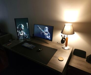 Optimal headset hanger