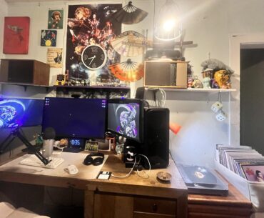 I'm practically broke every second of the day so it's taken me a while, but I think I'm finally happy with my battlestation (I think that's what this is) that I started in 2018. its very cozy