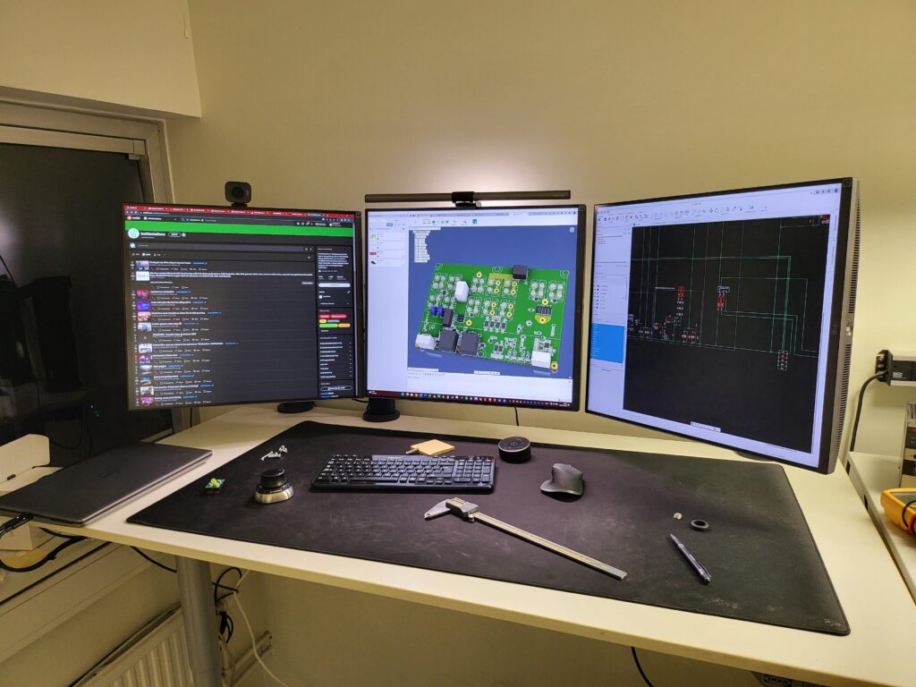 My office setup. 3x LG DualUp in landscape mode. 8640x2560 pixels in total.