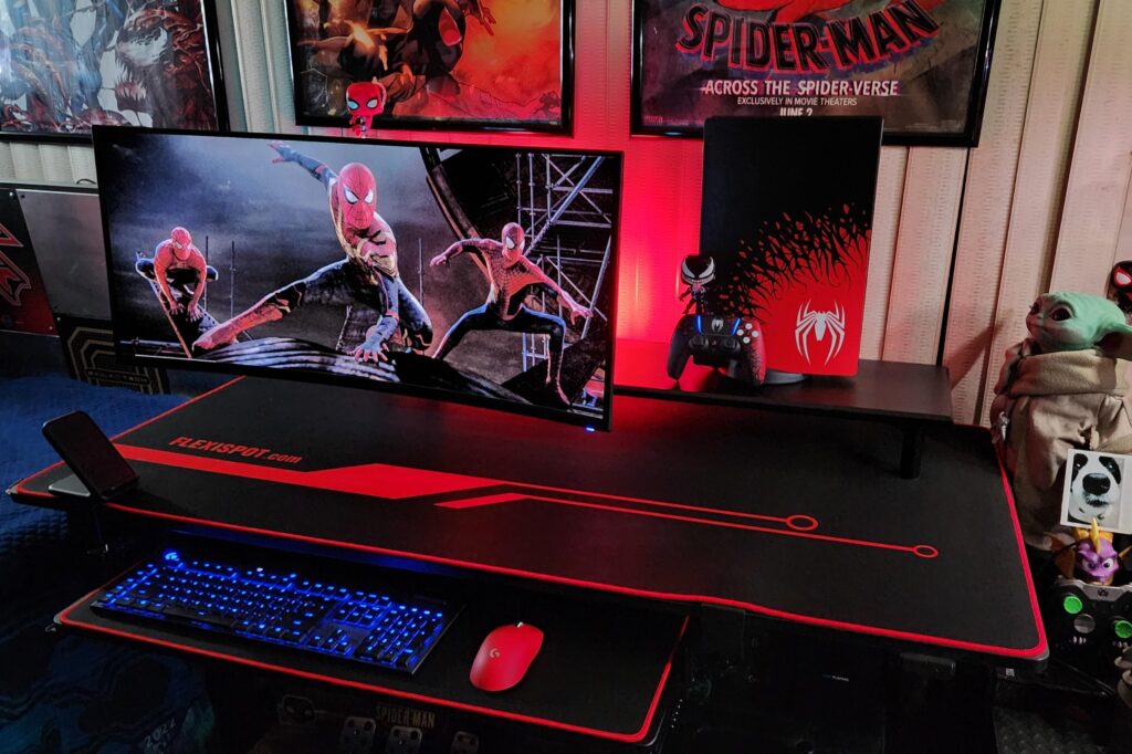 Reorganized my desk 🤟🕸️